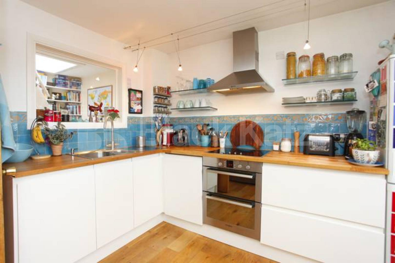 			NEW INSTRUCTION (Private Roof Terrace), 1 Bedroom, 1 bath, 1 reception Flat			 Goldney Road, MAIDA VALE